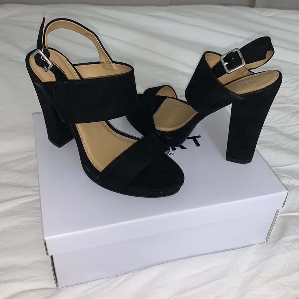 BLACK HEELS